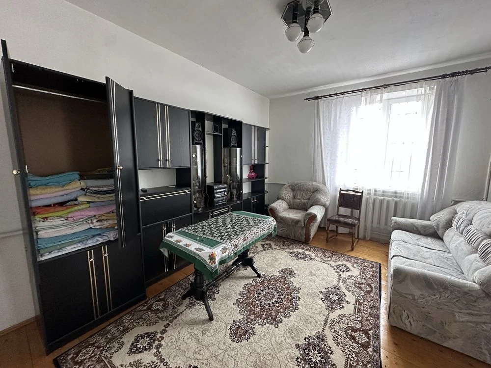 Продам будинок 191.5 м2 та літня кухня 138.5 м2 в м.Тлумач