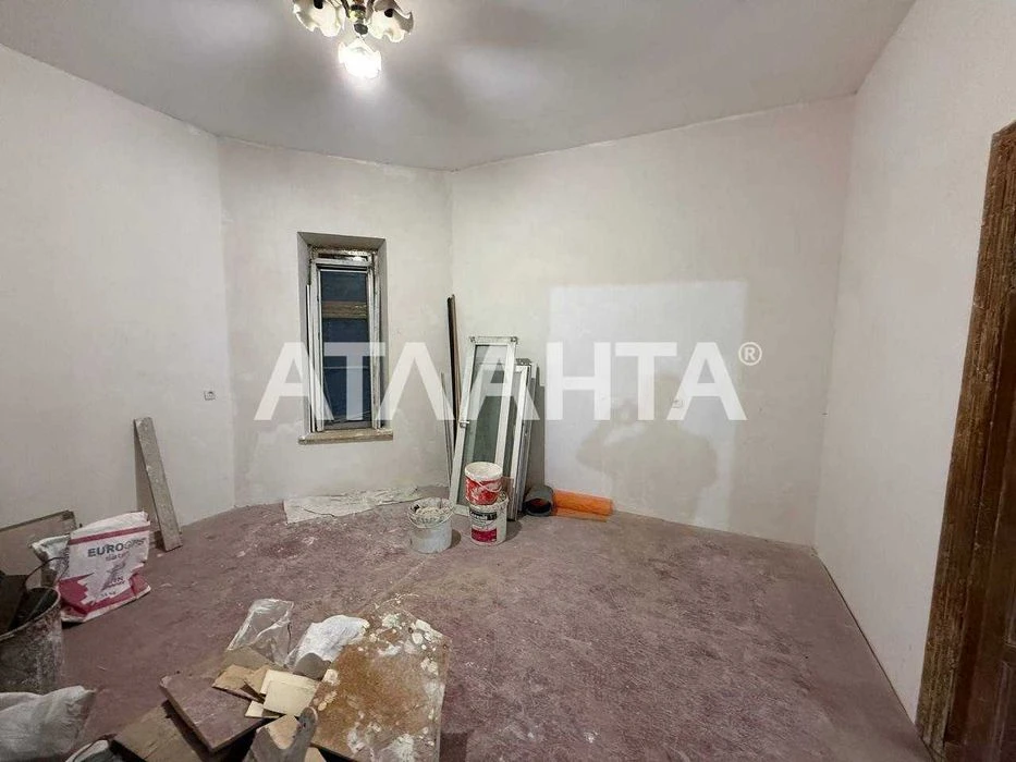 Трехкомнатная квартира под ремонт на ул. Степная/Богдана Хмель