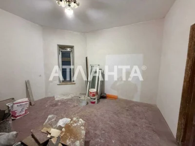 Трехкомнатная квартира под ремонт на ул. Степная/Богдана Хмель