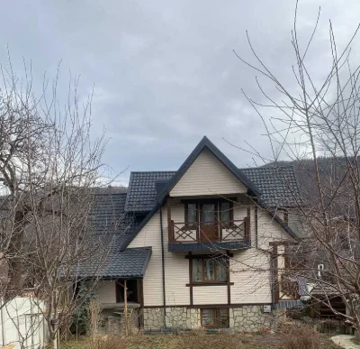 Триповерховий будинок у центрі Яремче 300 м²