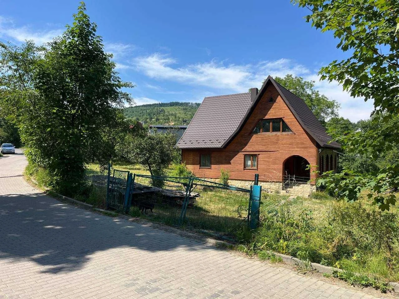 Триповерховий мансардний будинок в Яремче 240 м²