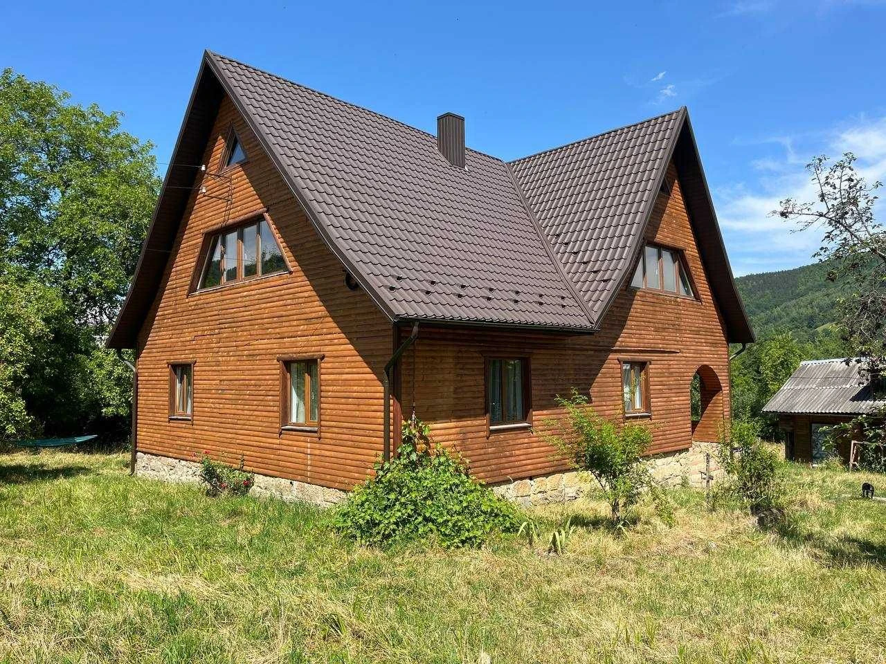 Триповерховий мансардний будинок в Яремче 240 м²