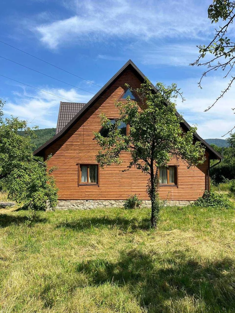 Триповерховий мансардний будинок в Яремче 240 м²