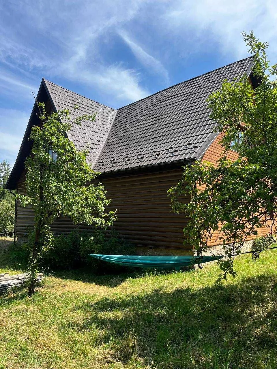 Триповерховий мансардний будинок в Яремче 240 м²