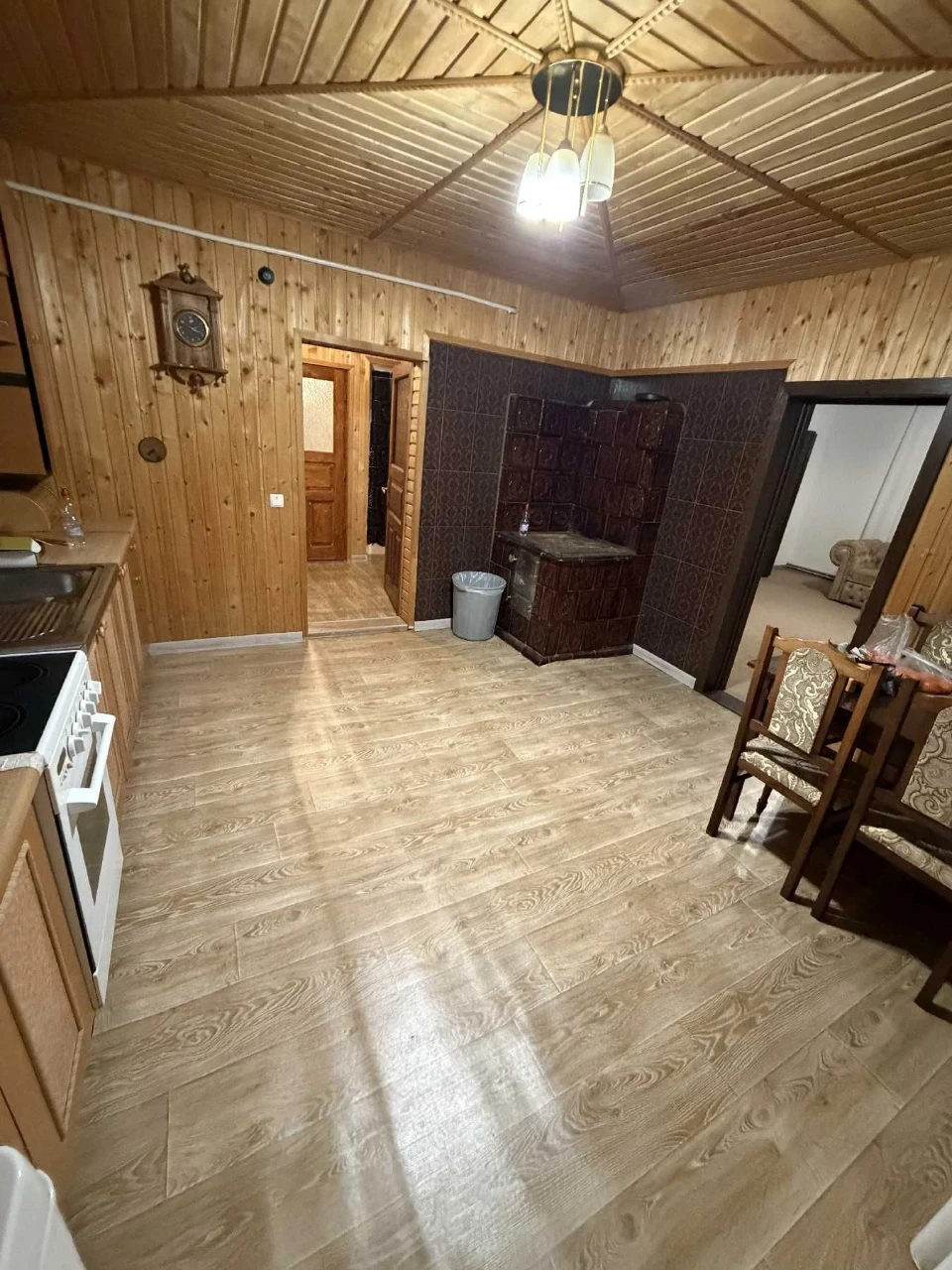 Триповерховий мансардний будинок в Яремче 240 м²