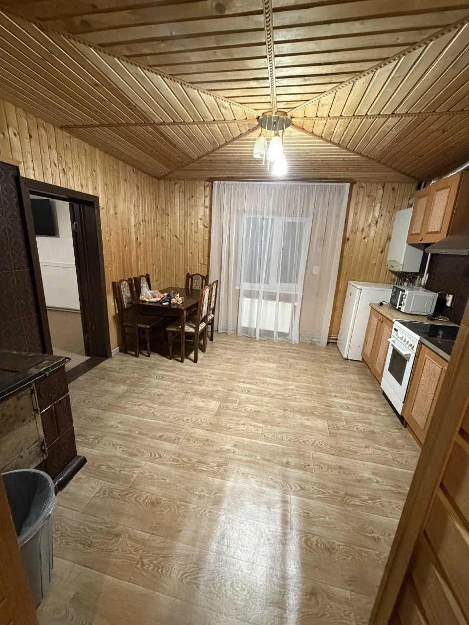 Триповерховий мансардний будинок в Яремче 240 м²