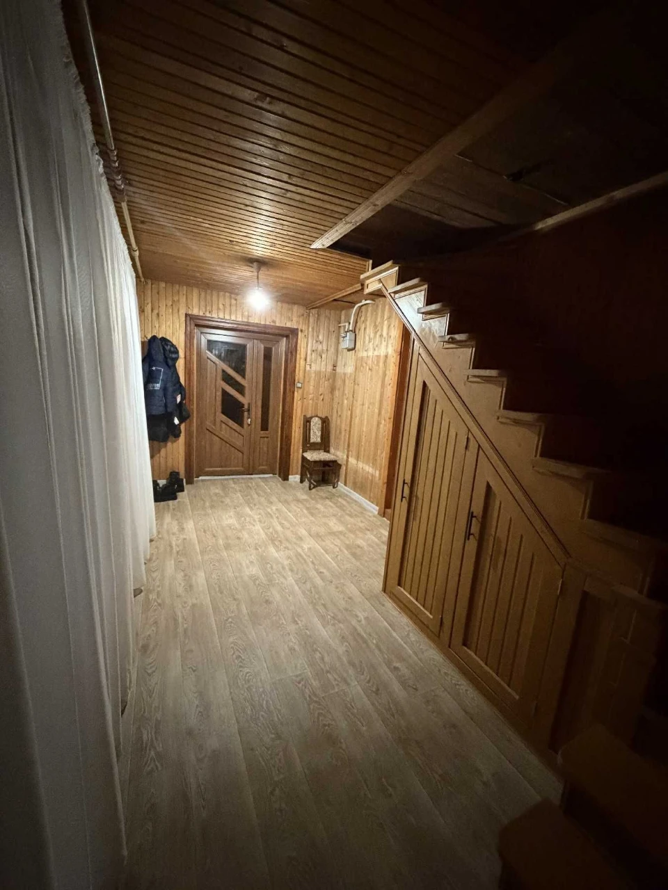 Триповерховий мансардний будинок в Яремче 240 м²