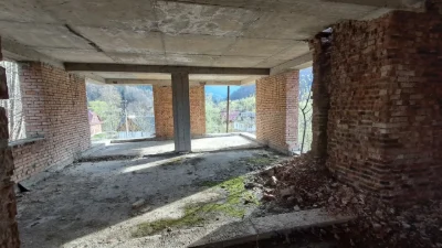 Продаж недобудованого готелю в Яремче 1 лінія від дороги _vv