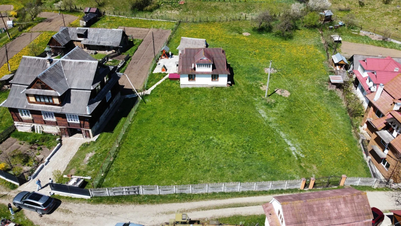Продаж будинку . Площа 80 м.кв. Ділянка 10 с. Комунікації. Г