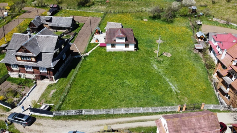 Продаж будинку . Площа 80 м.кв. Ділянка 10 с. Комунікації. Г