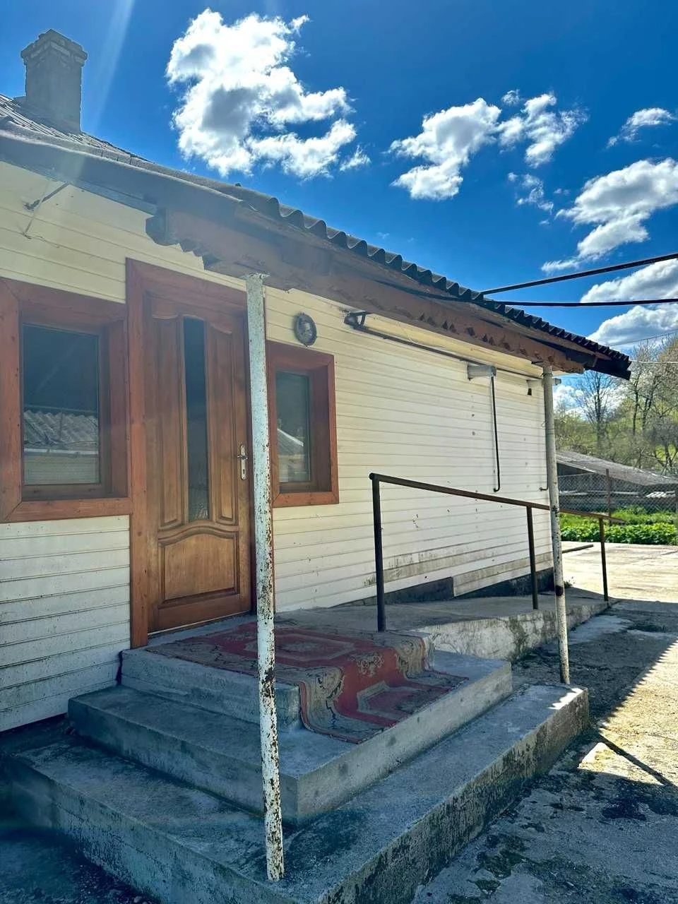 Продаж будинку . Площа 80 м.кв. Ділянка 10 с. Комунікації. Г