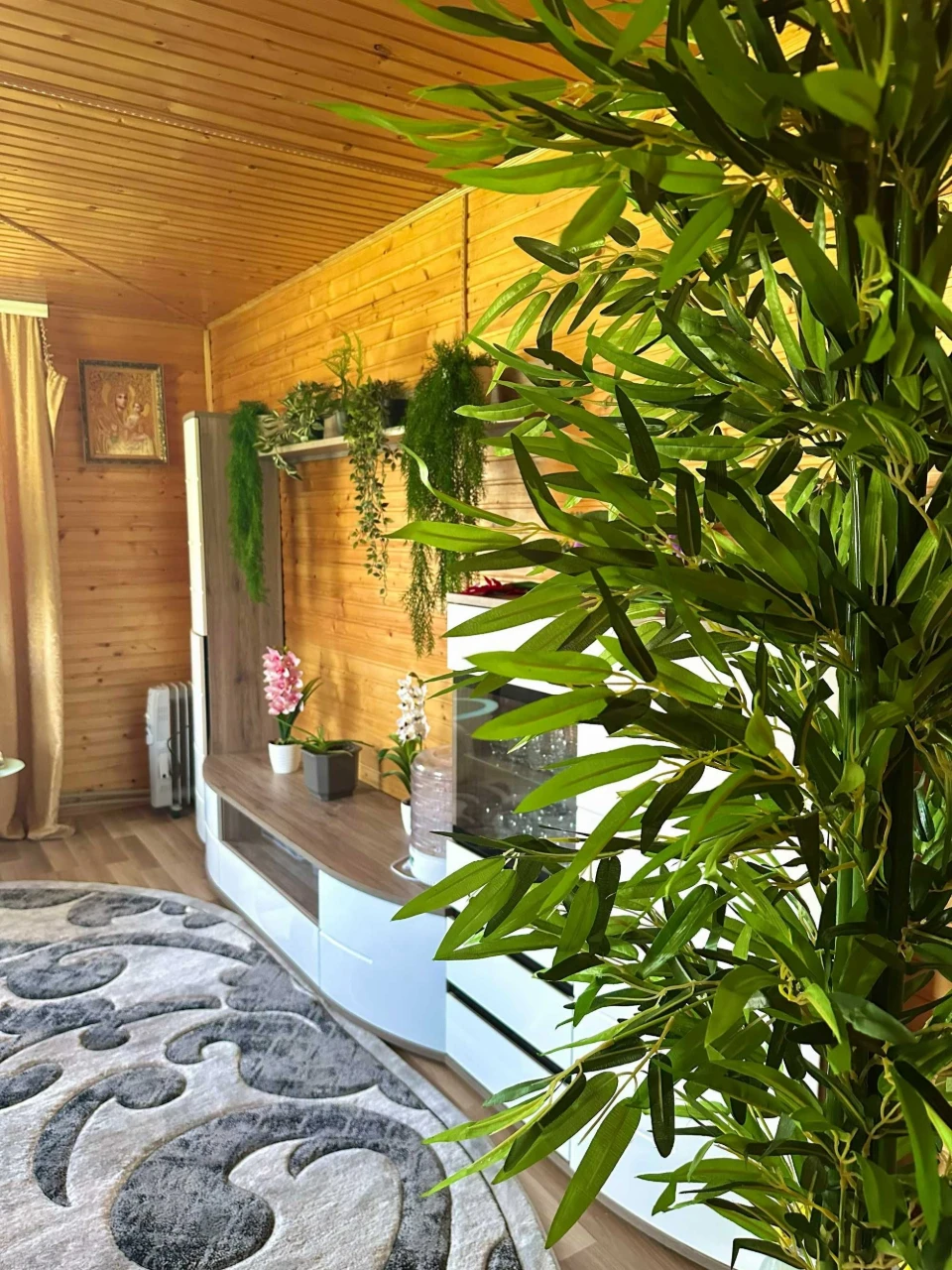 Продаж будинку . Площа 80 м.кв. Ділянка 10 с. Комунікації. Г