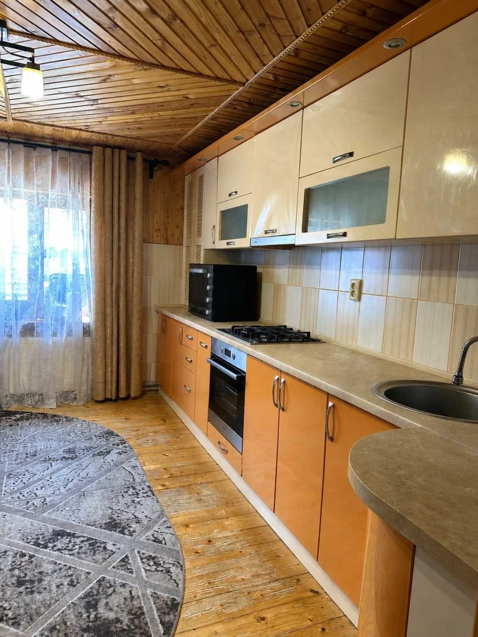Продаж будинку . Площа 80 м.кв. Ділянка 10 с. Комунікації. Г