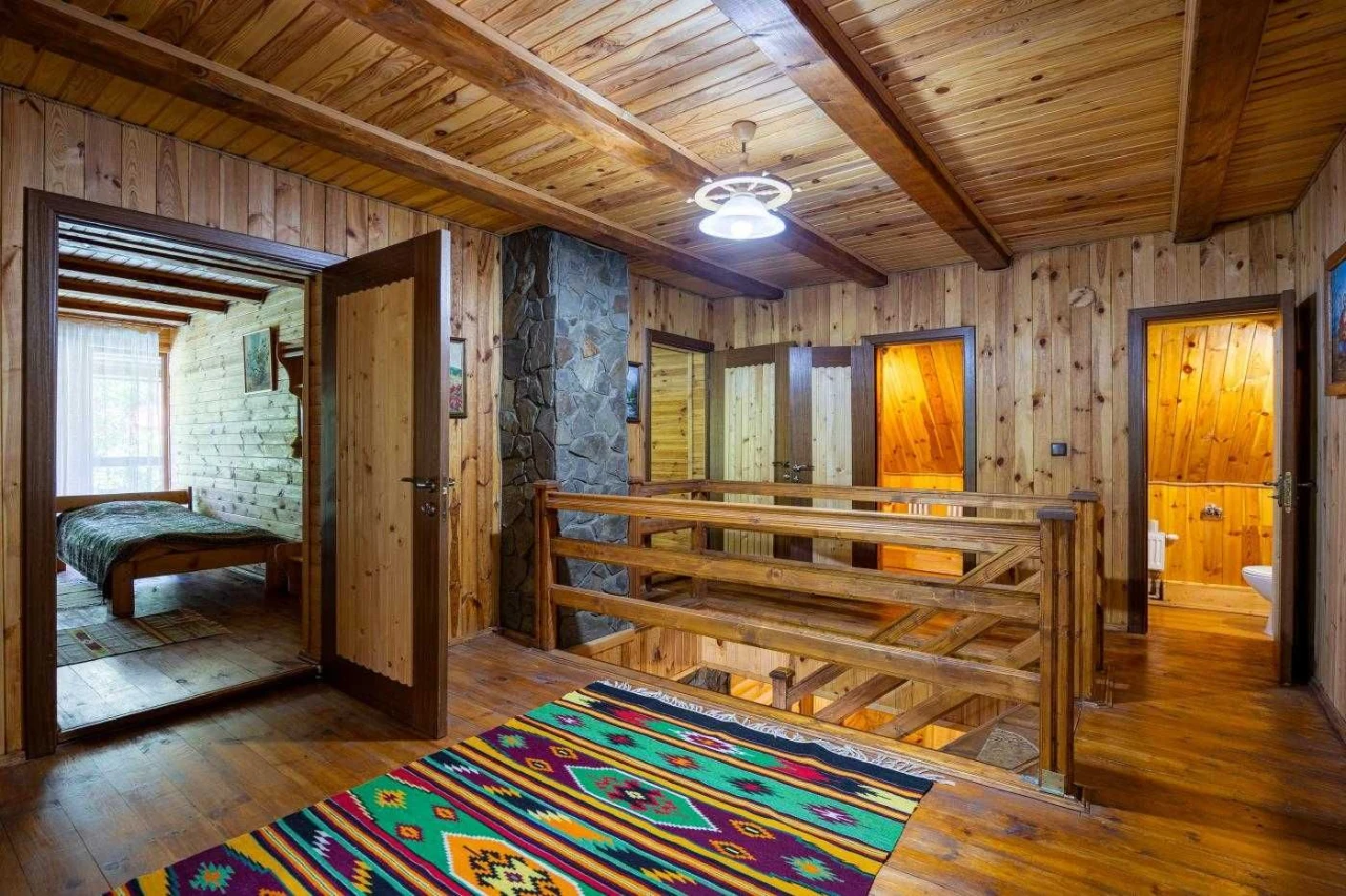 Будинок з ремонтом, басейном та сауною /Яремче/ Івано Франкі
