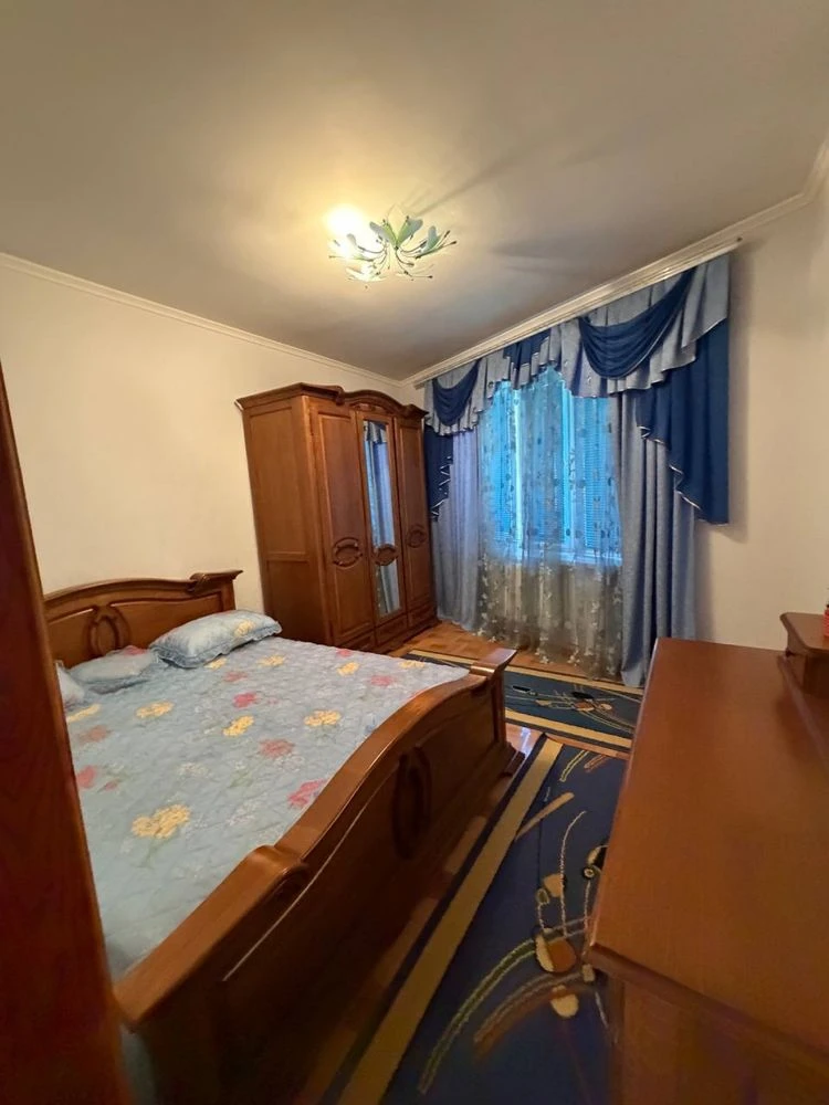 Продам будинок в центрі міста Яремча