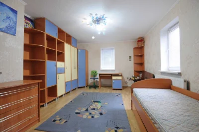Part of a house in a quiet center!