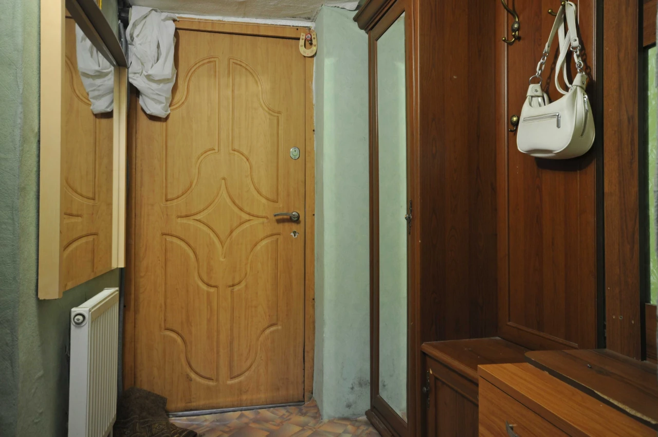 Part of a house in a quiet center!