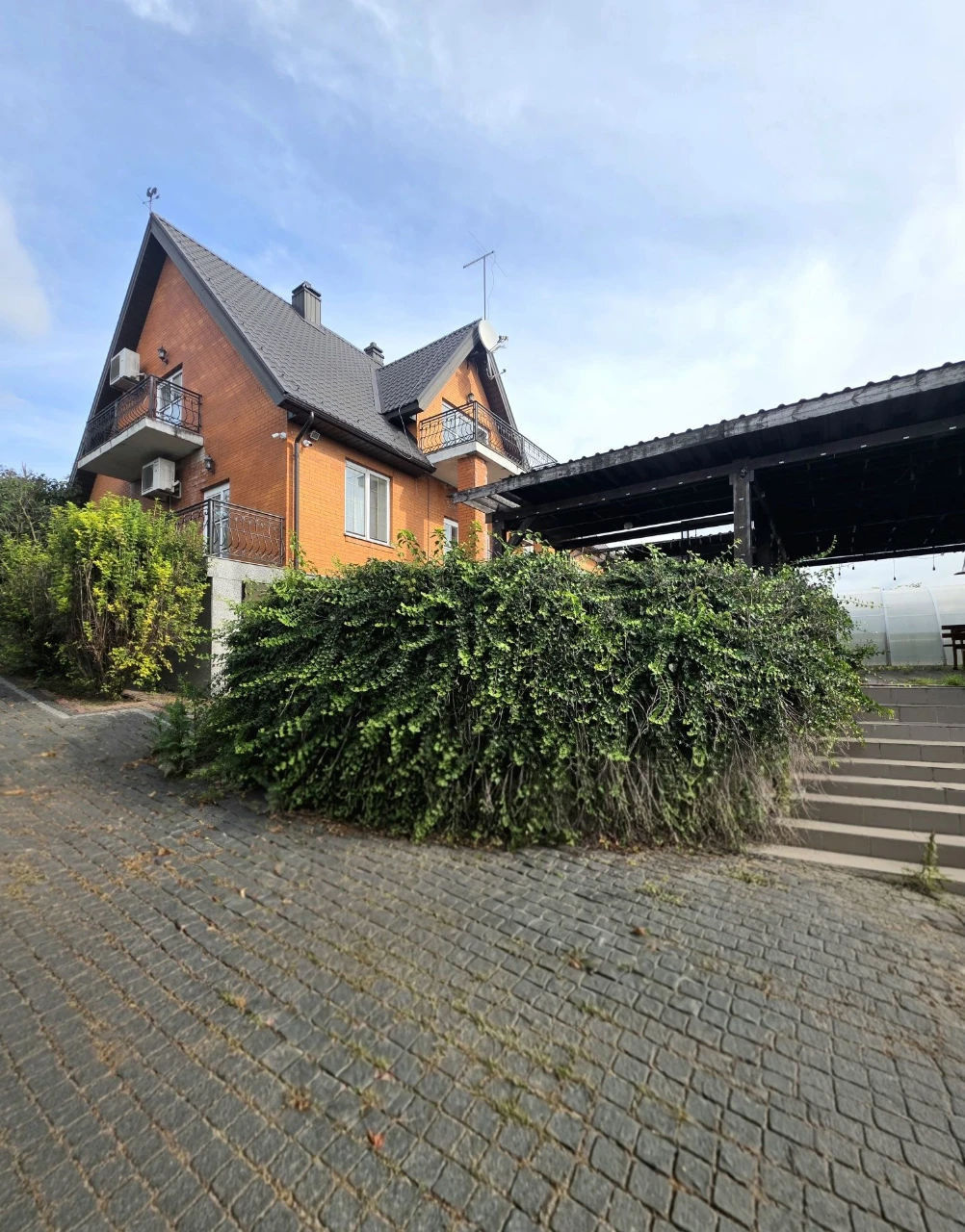 House in Full Furnished Condition with Private Lake