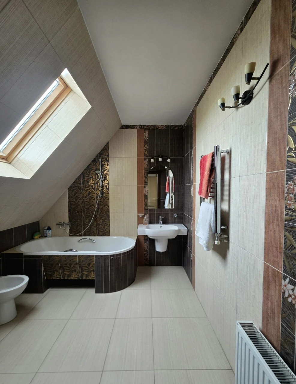 House in Full Furnished Condition with Private Lake