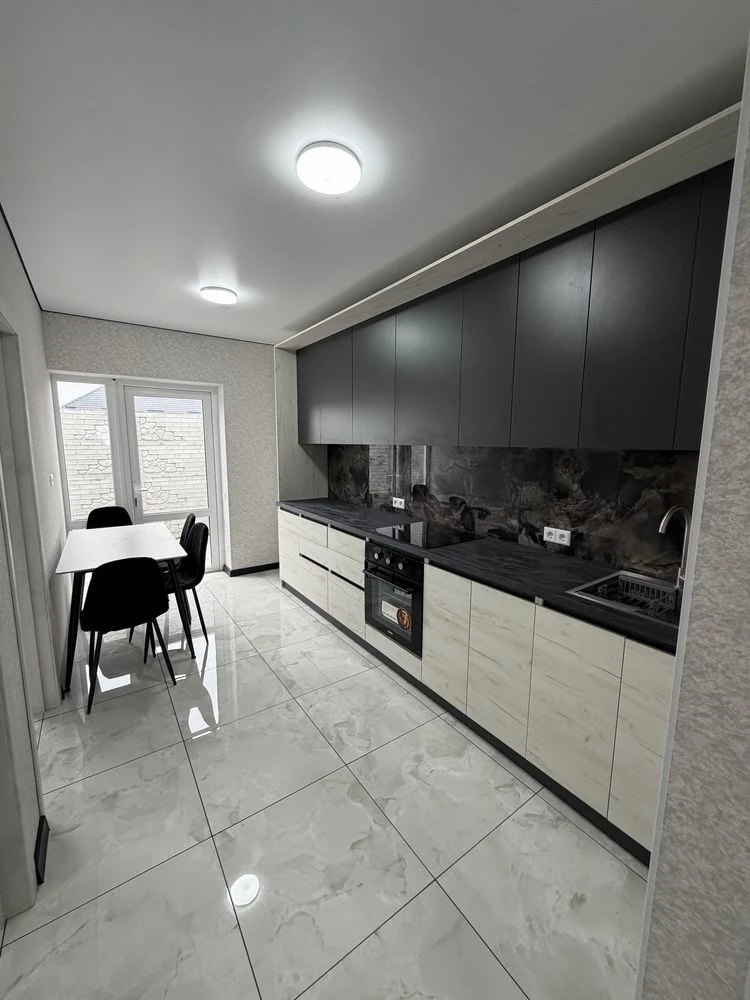 Sale of townhouse with renovation and furniture