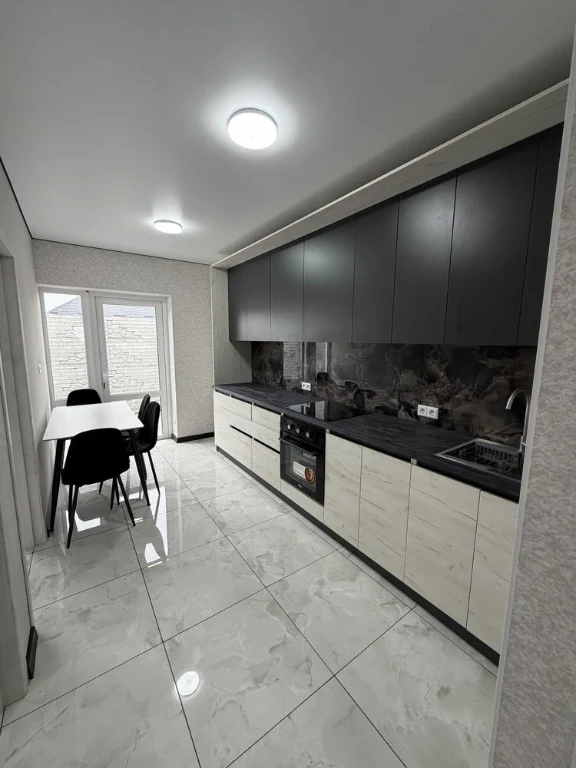Sale of townhouse with renovation and furniture