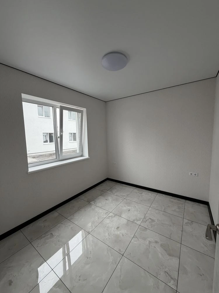 Sale of townhouse with renovation and furniture