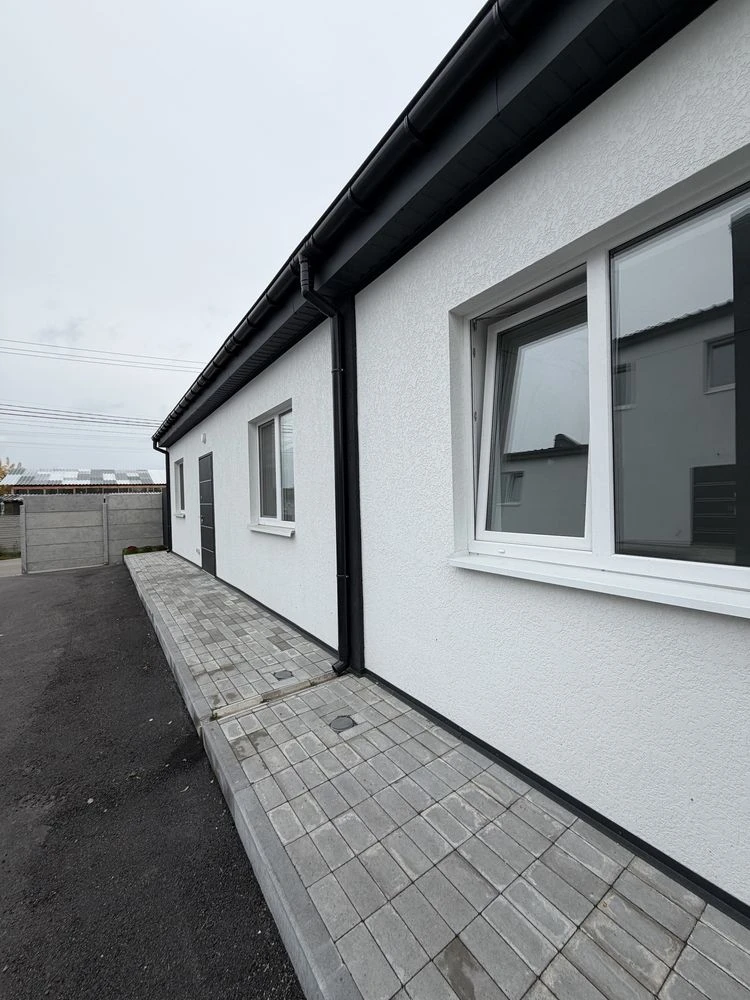 Sale of townhouse with renovation and furniture