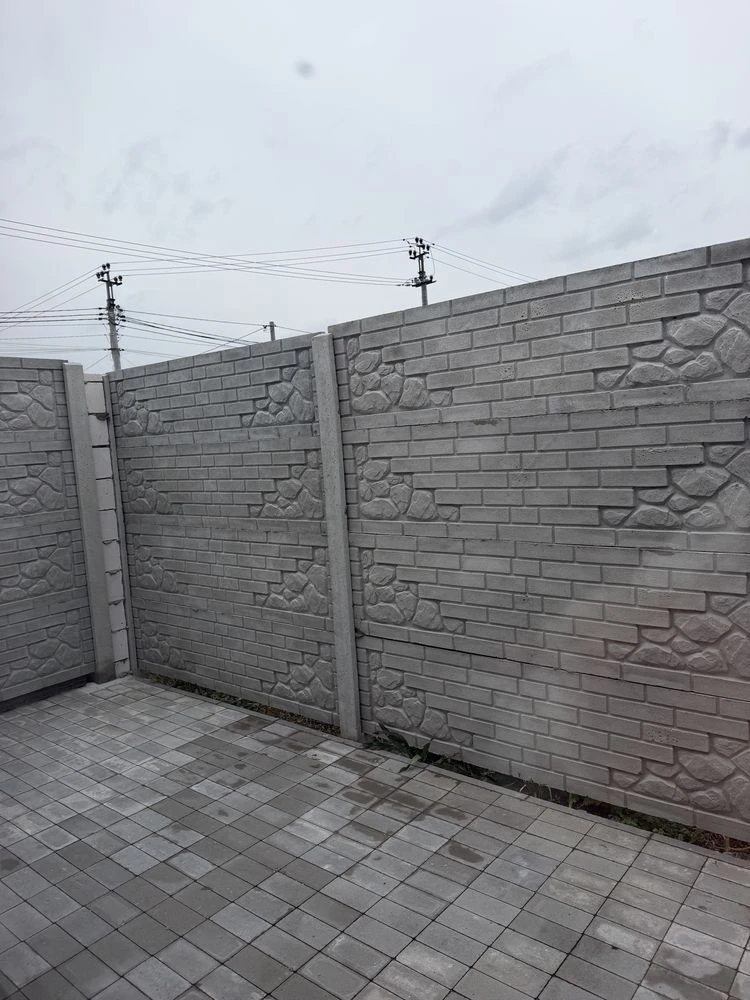Sale of townhouse with renovation and furniture