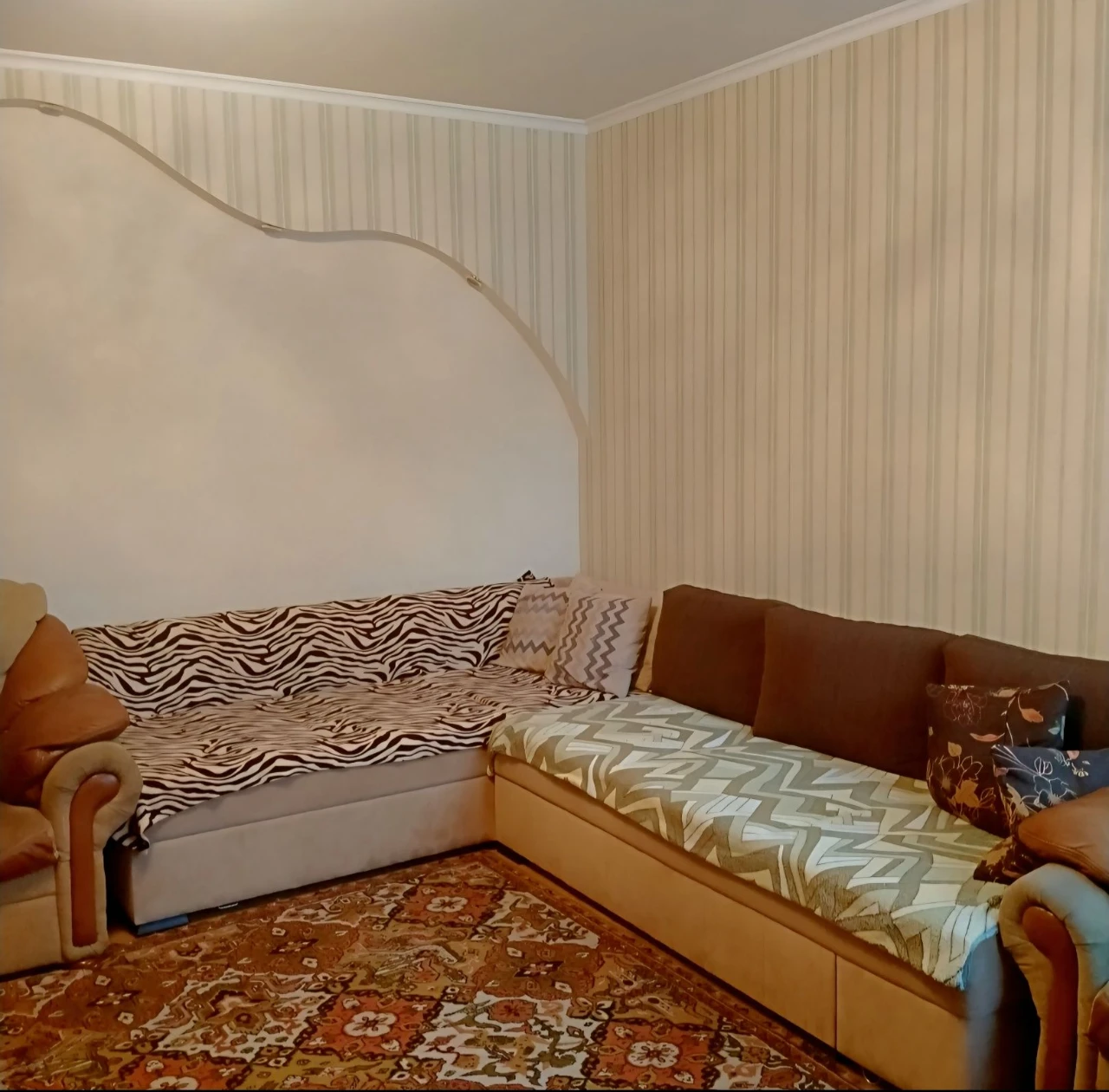 Продаж  приватизовано будинку