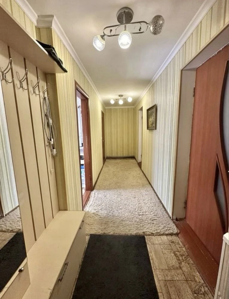 Частина будинку з ремонтом та меблями