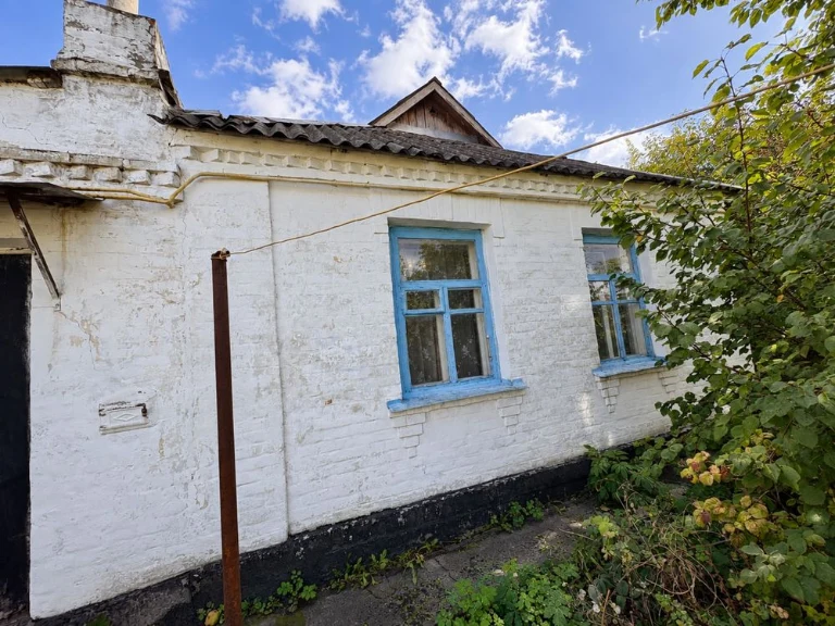Продам частину будинку  з окремим двором, в центральній част