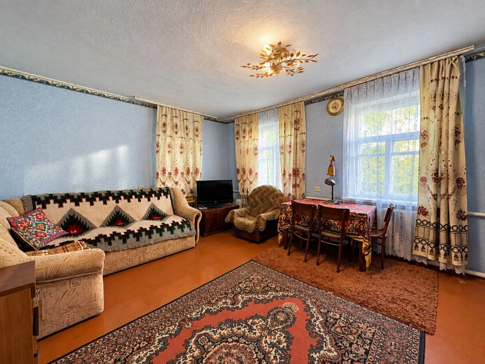 Продам частину будинку  з окремим двором, в центральній част