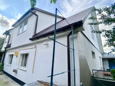 Продам двоповерхову частину будинку на Заріччі!