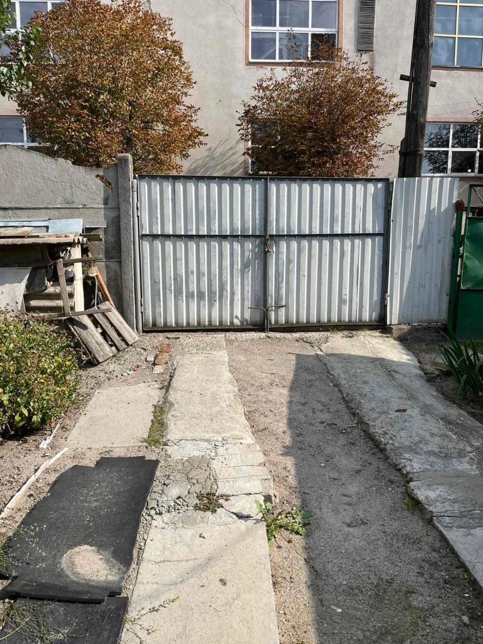 Продам затишну частину будинку в центрі міста!