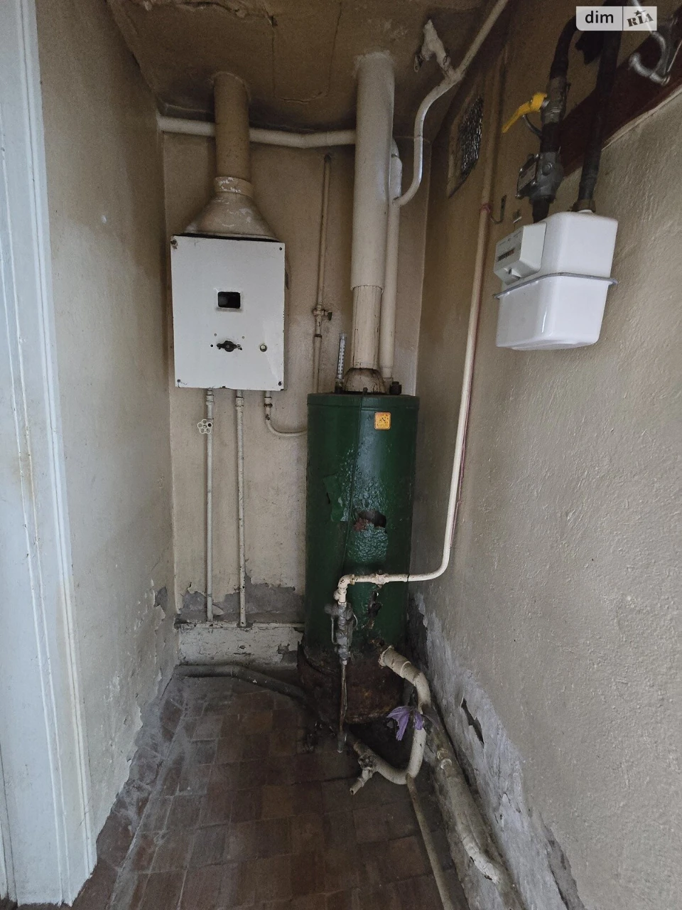 Sale of a Part of a House in the Center