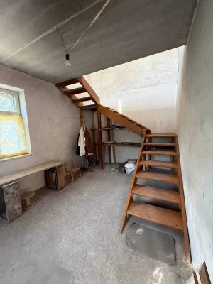 Sale of House, Sicheny Break