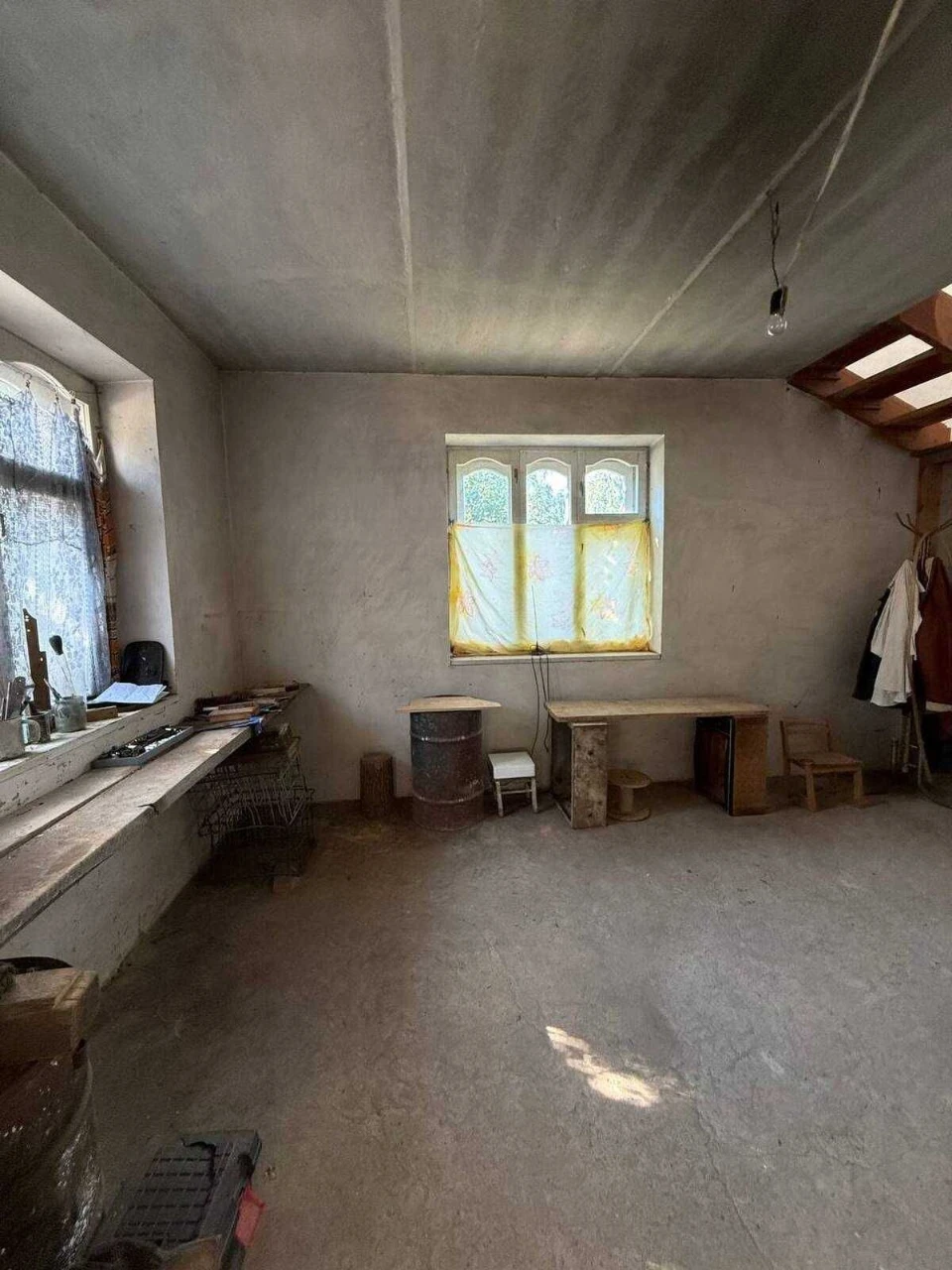 Sale of House, Sicheny Break