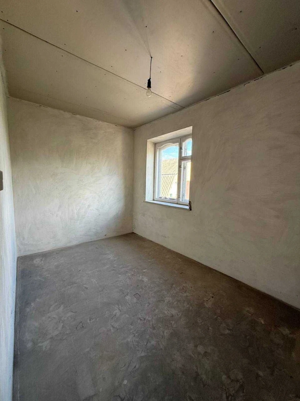 Sale of House, Sicheny Break