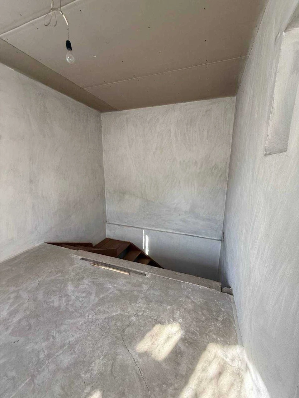 Sale of House, Sicheny Break