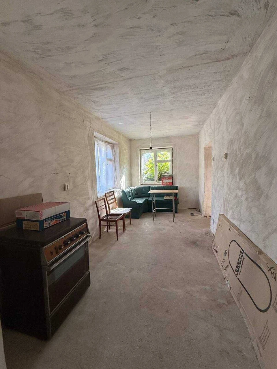 Sale of House, Sicheny Break