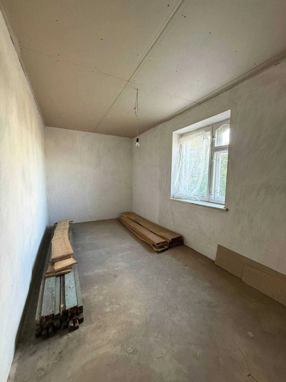 Sale of House, Sicheny Break