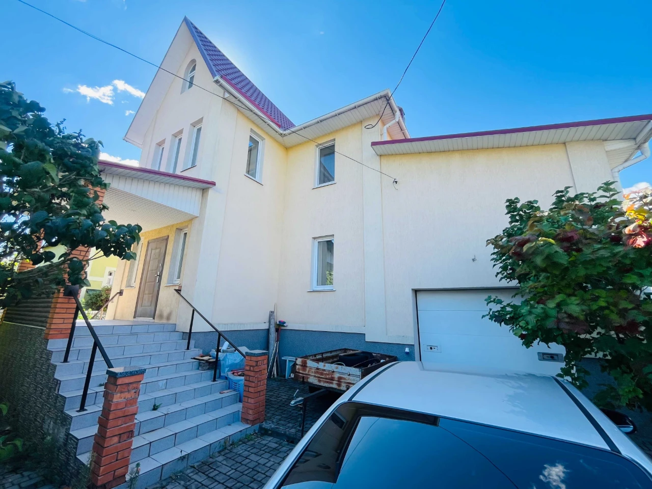 Продаж капітального двоповерхового  цегляного  будинку в м.