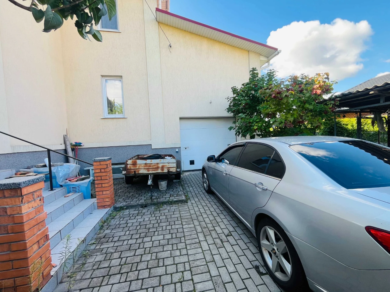 Продаж капітального двоповерхового  цегляного  будинку в м.