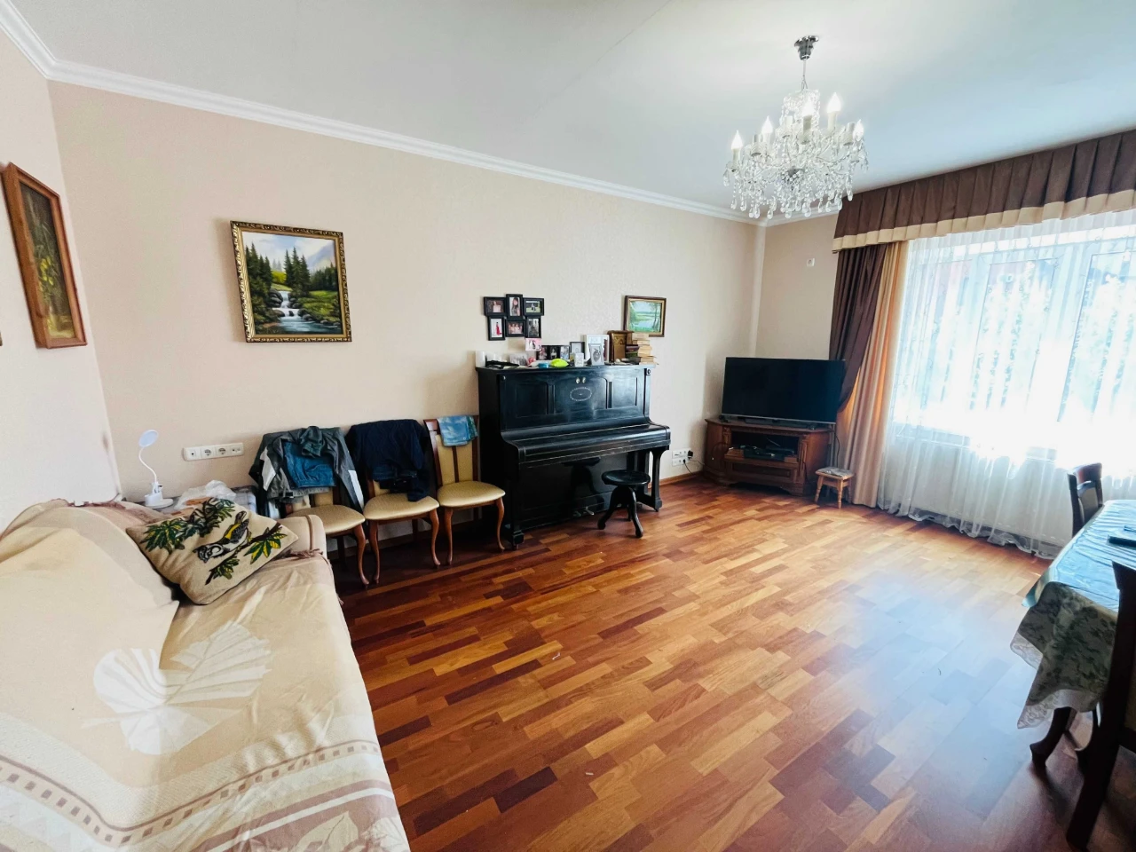 Продаж капітального двоповерхового  цегляного  будинку в м.