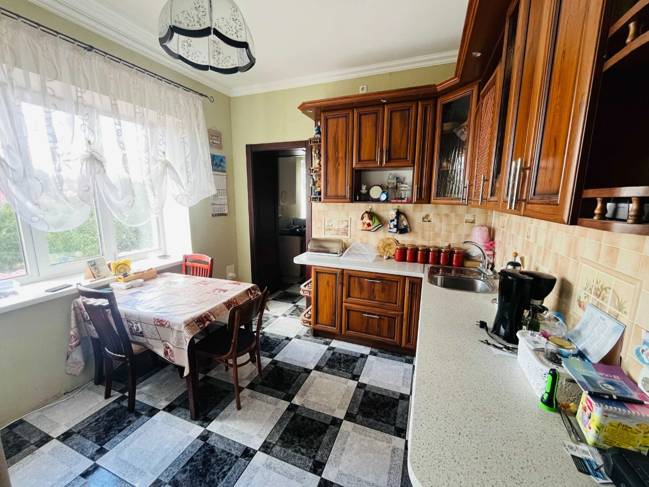 Продаж капітального двоповерхового  цегляного  будинку в м.