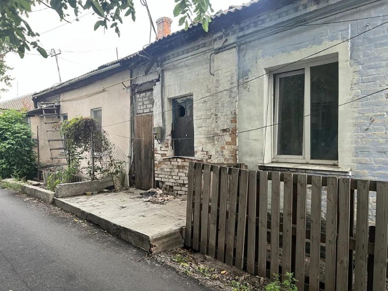 For sale: Part of a house in the city center
