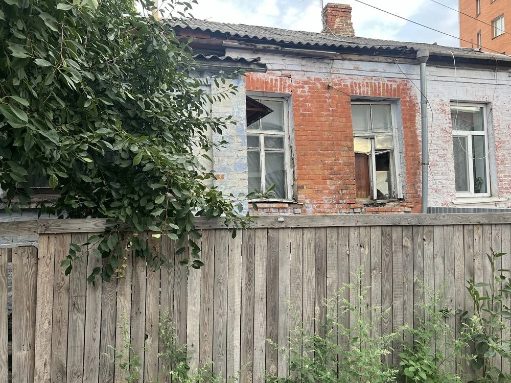 For sale: Part of a house in the city center