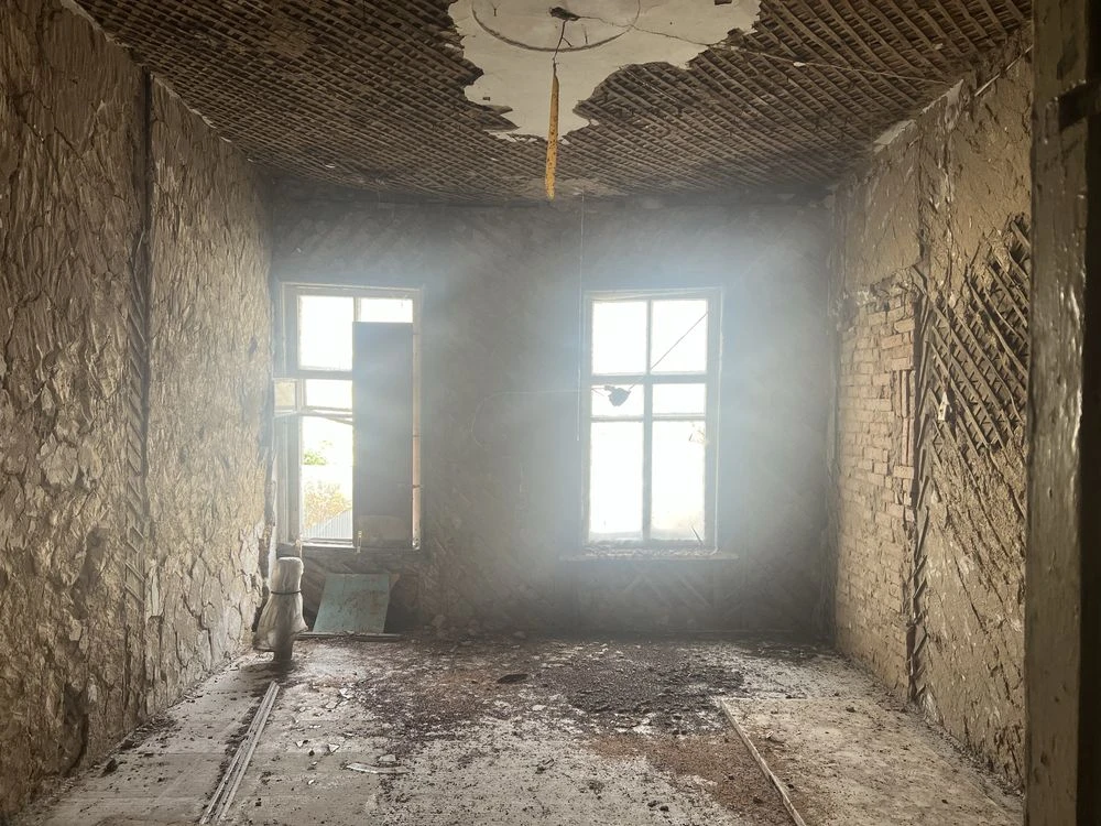 For sale: Part of a house in the city center