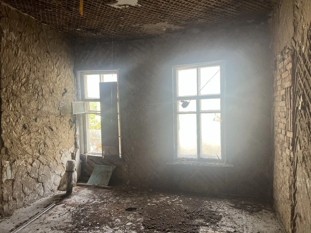 For sale: Part of a house in the city center