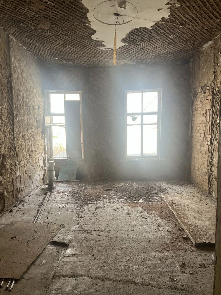 For sale: Part of a house in the city center